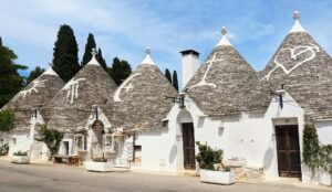 Read more about the article Alberobello: Simple Guide to Puglia’s Trulli Town